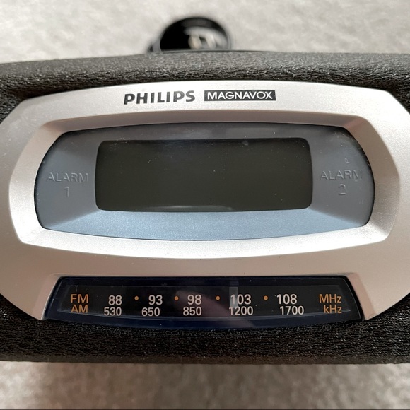Phillips CD Clock Radio with Gentle Wake - Picture 8 of 9